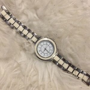 QUARTZ Japan Watch